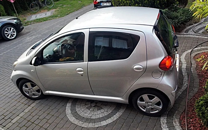 Toyota Aygo cena 14999 przebieg: 111000, rok produkcji 2006 z Raciąż małe 326